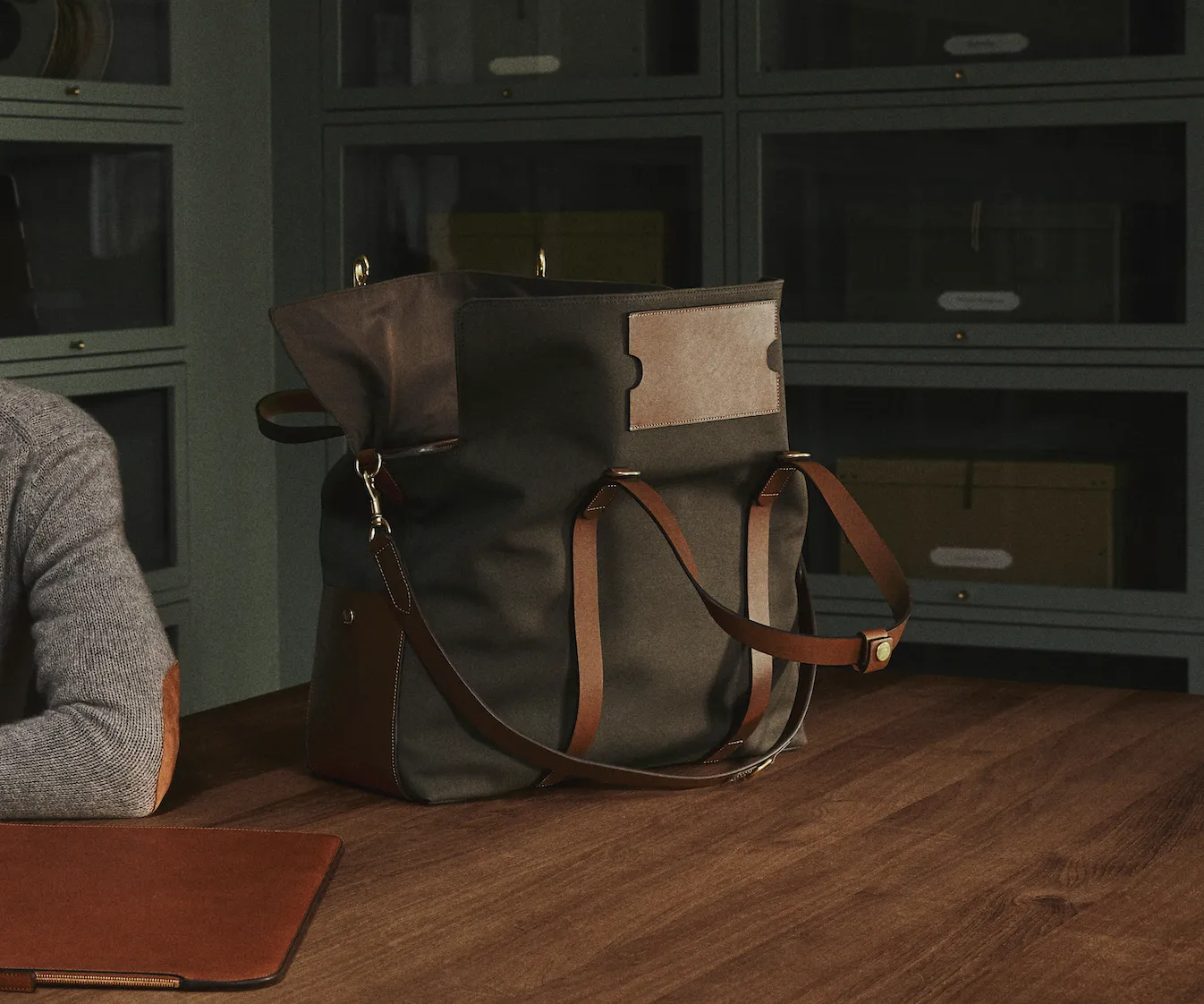 M/S Mega Tote – Army/Cuoio