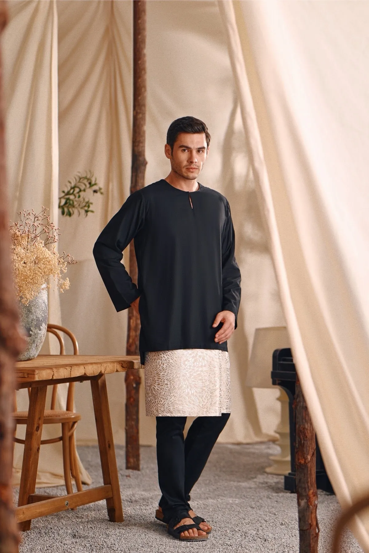 The Bayu Men Kurta - Black