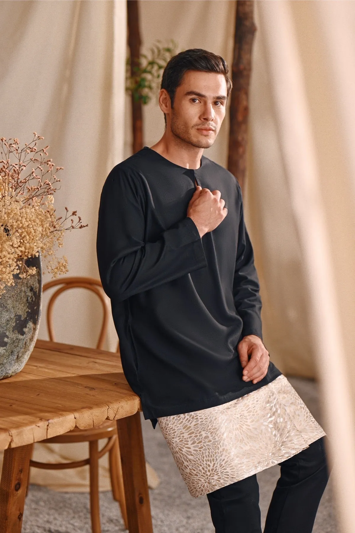 The Bayu Men Kurta - Black