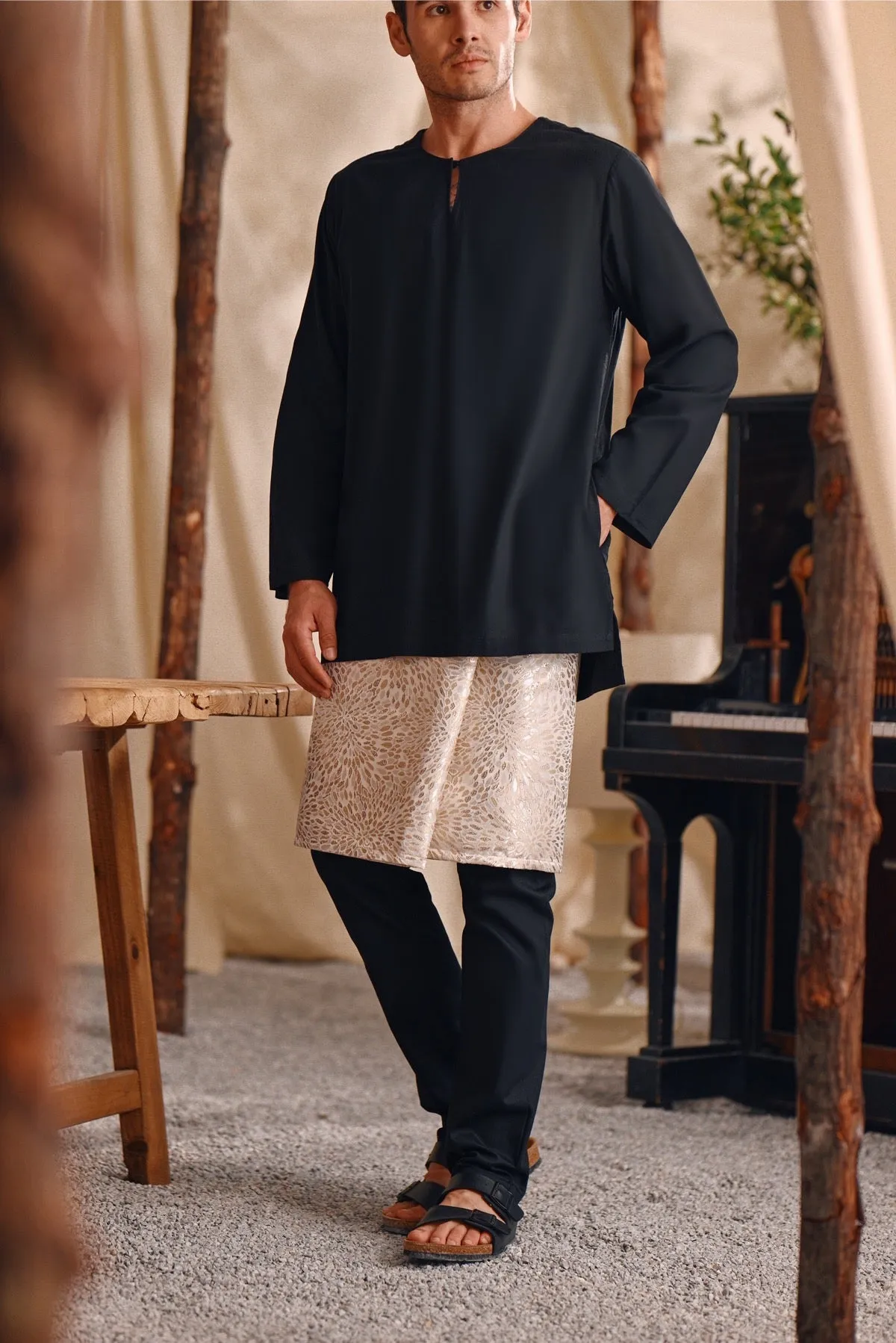 The Bayu Men Kurta - Black