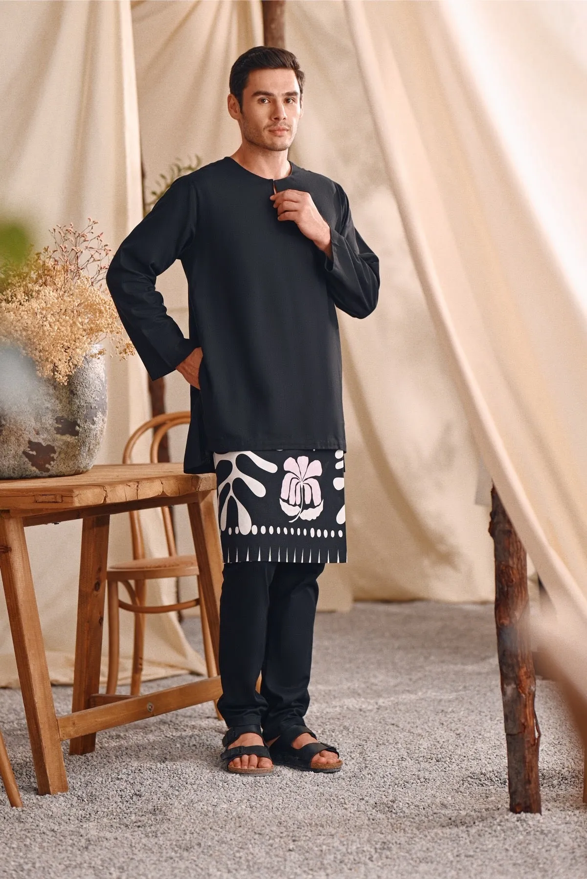 The Bayu Men Kurta - Black