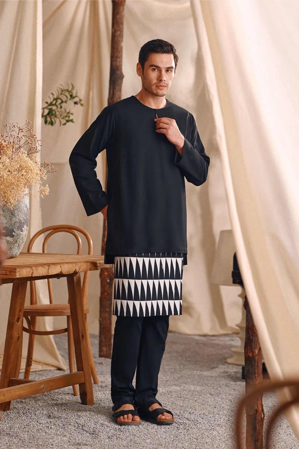 The Bayu Men Kurta - Black