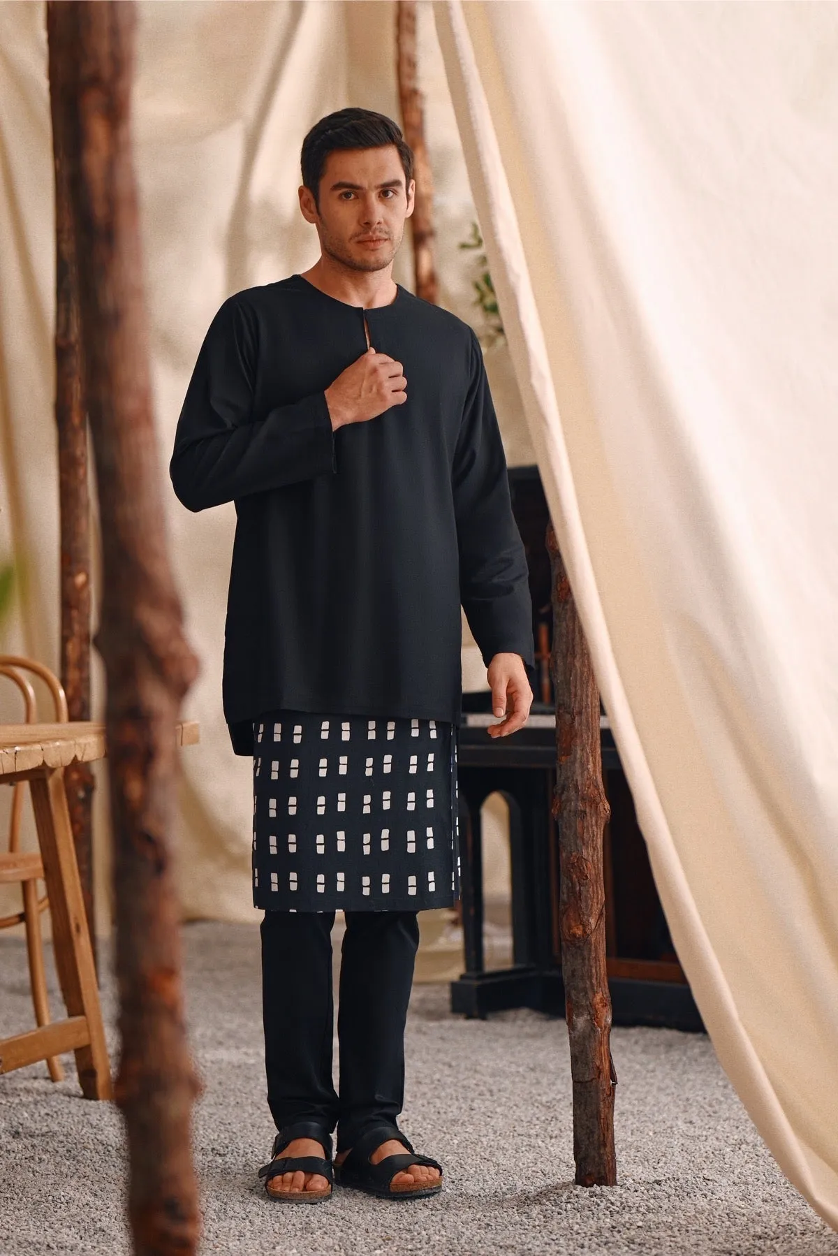 The Bayu Men Kurta - Black