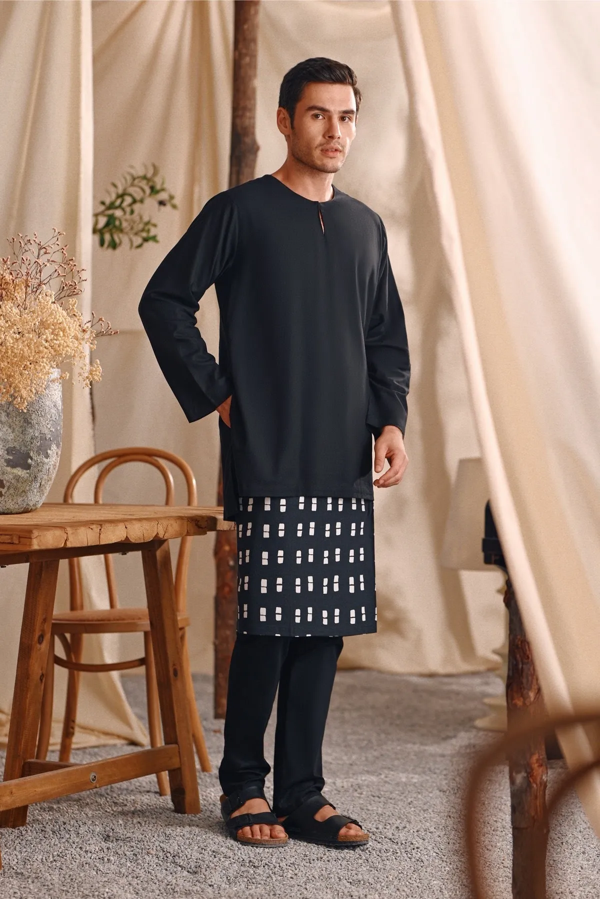 The Bayu Men Kurta - Black