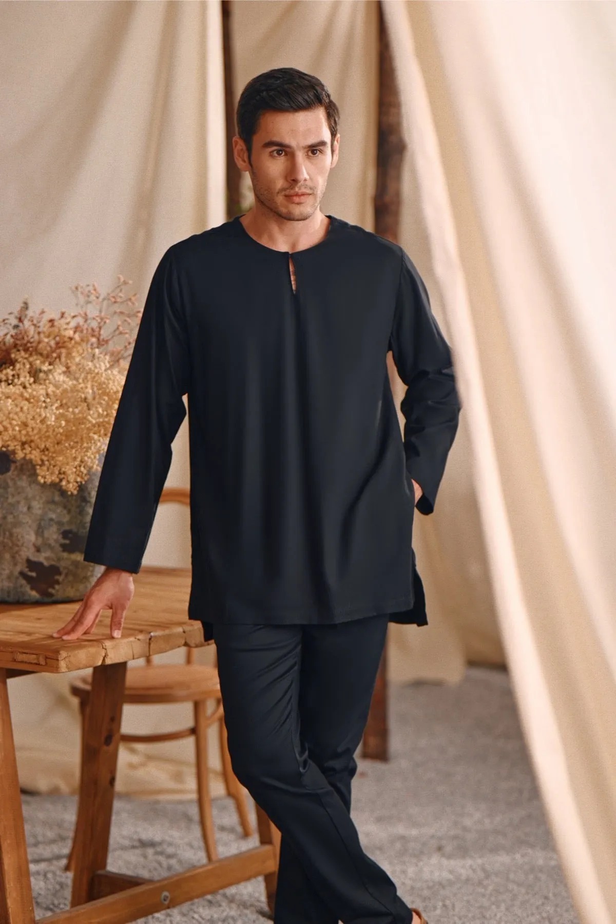 The Bayu Men Kurta - Black