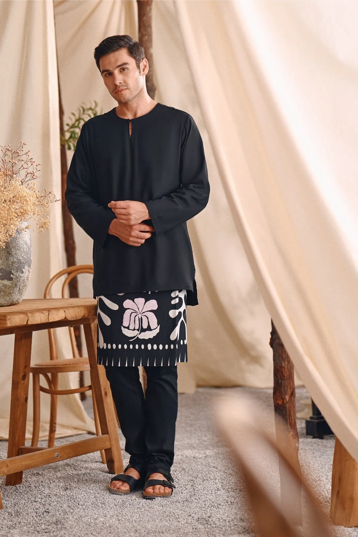 The Bayu Men Kurta - Black