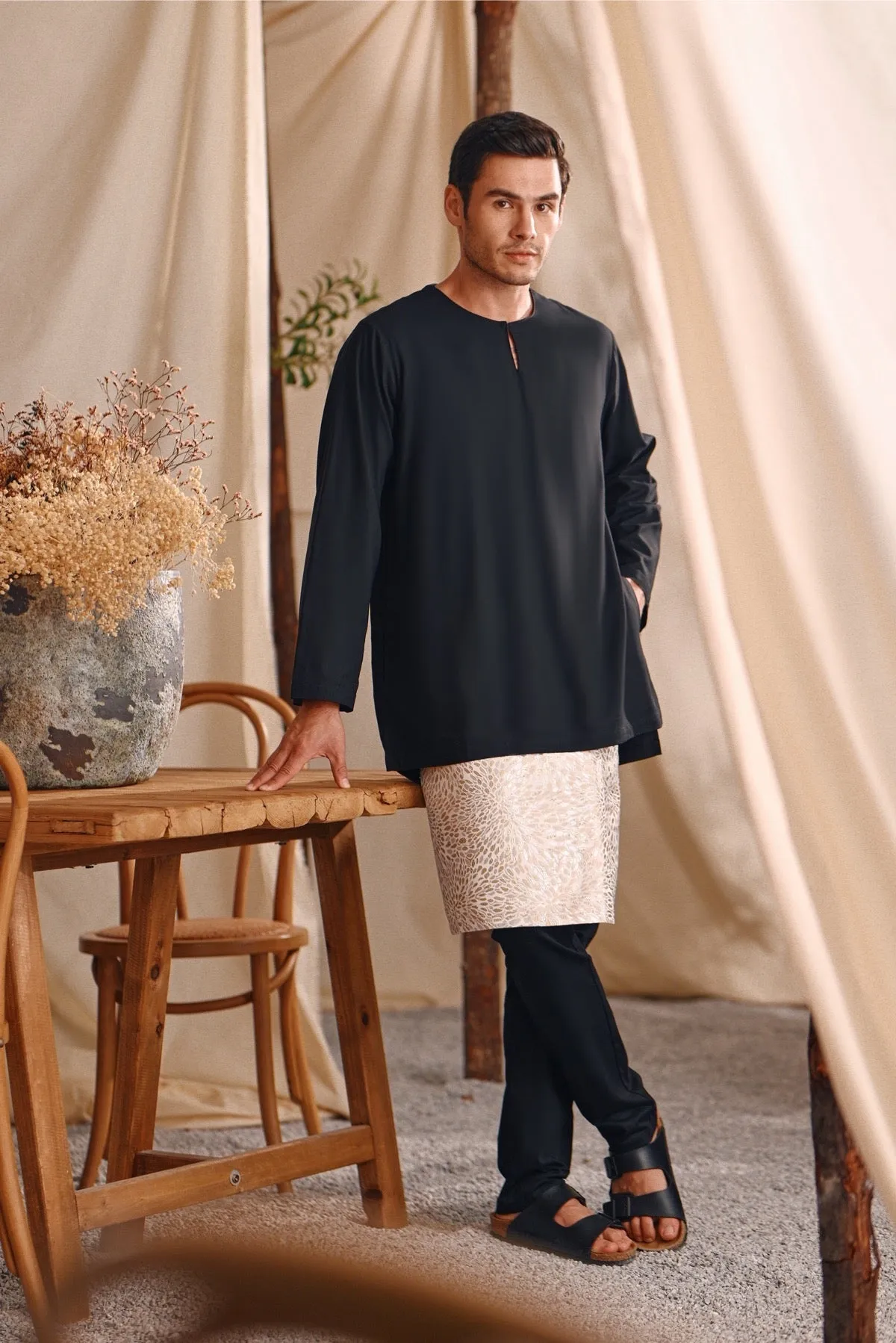The Bayu Men Kurta - Black
