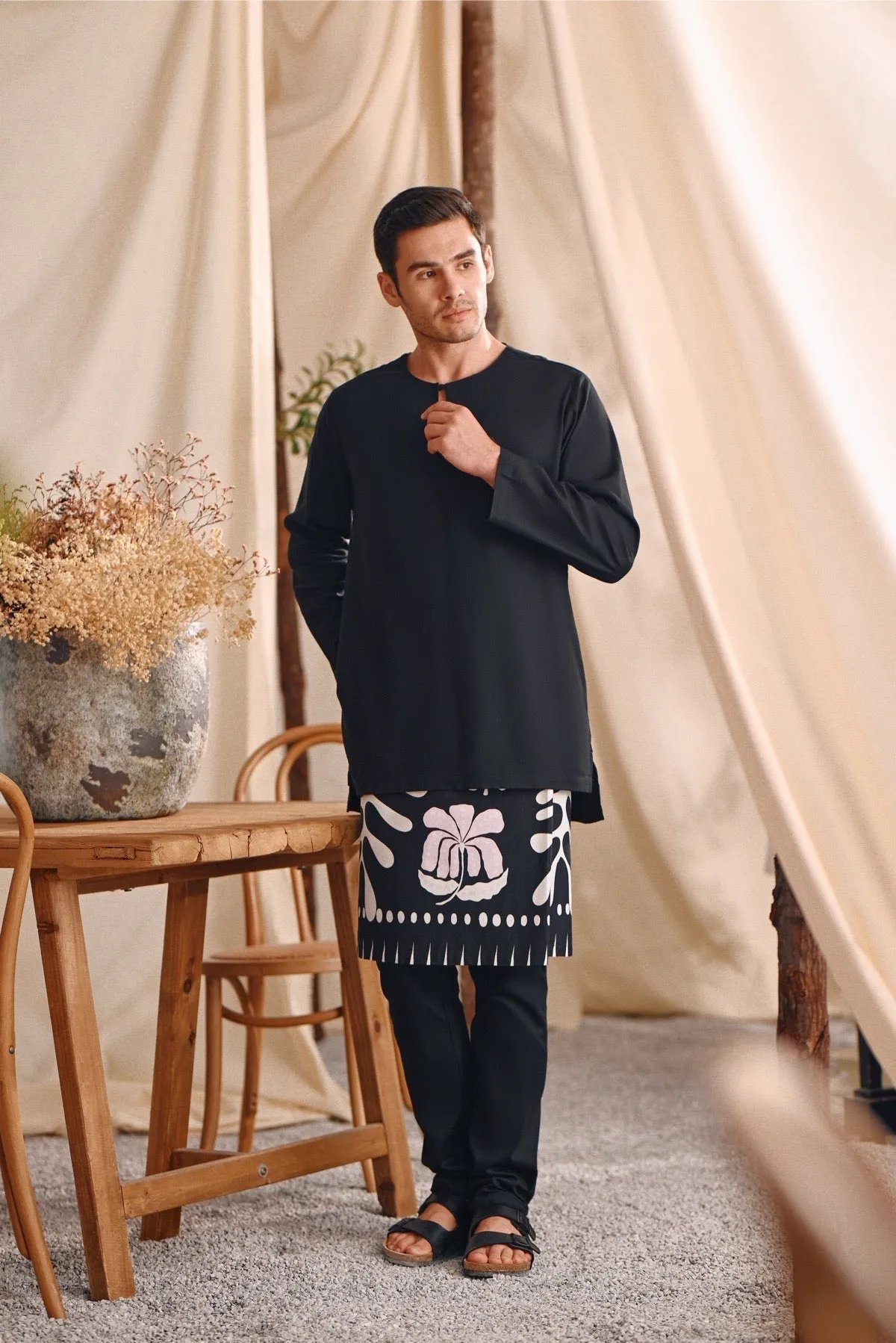 The Bayu Men Kurta - Black