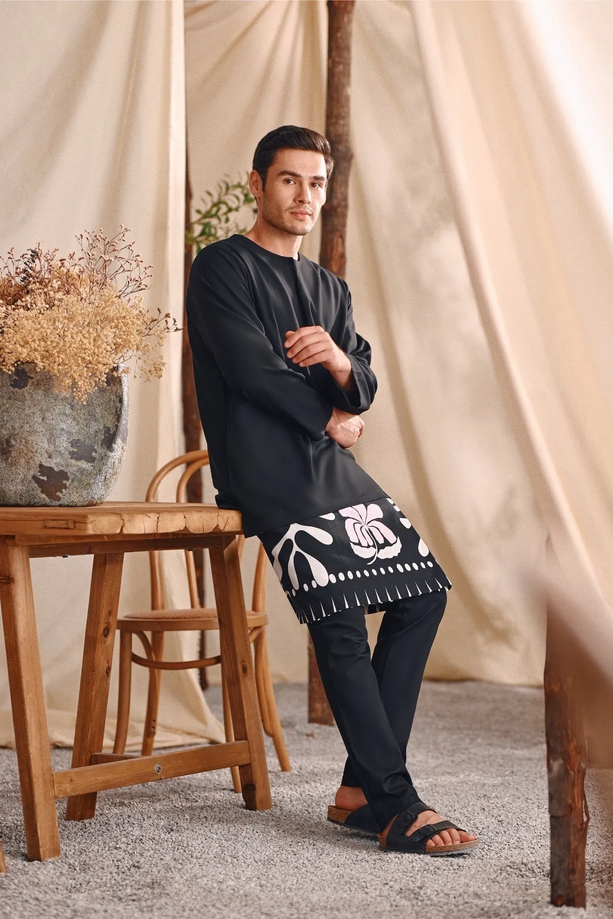 The Bayu Men Kurta - Black