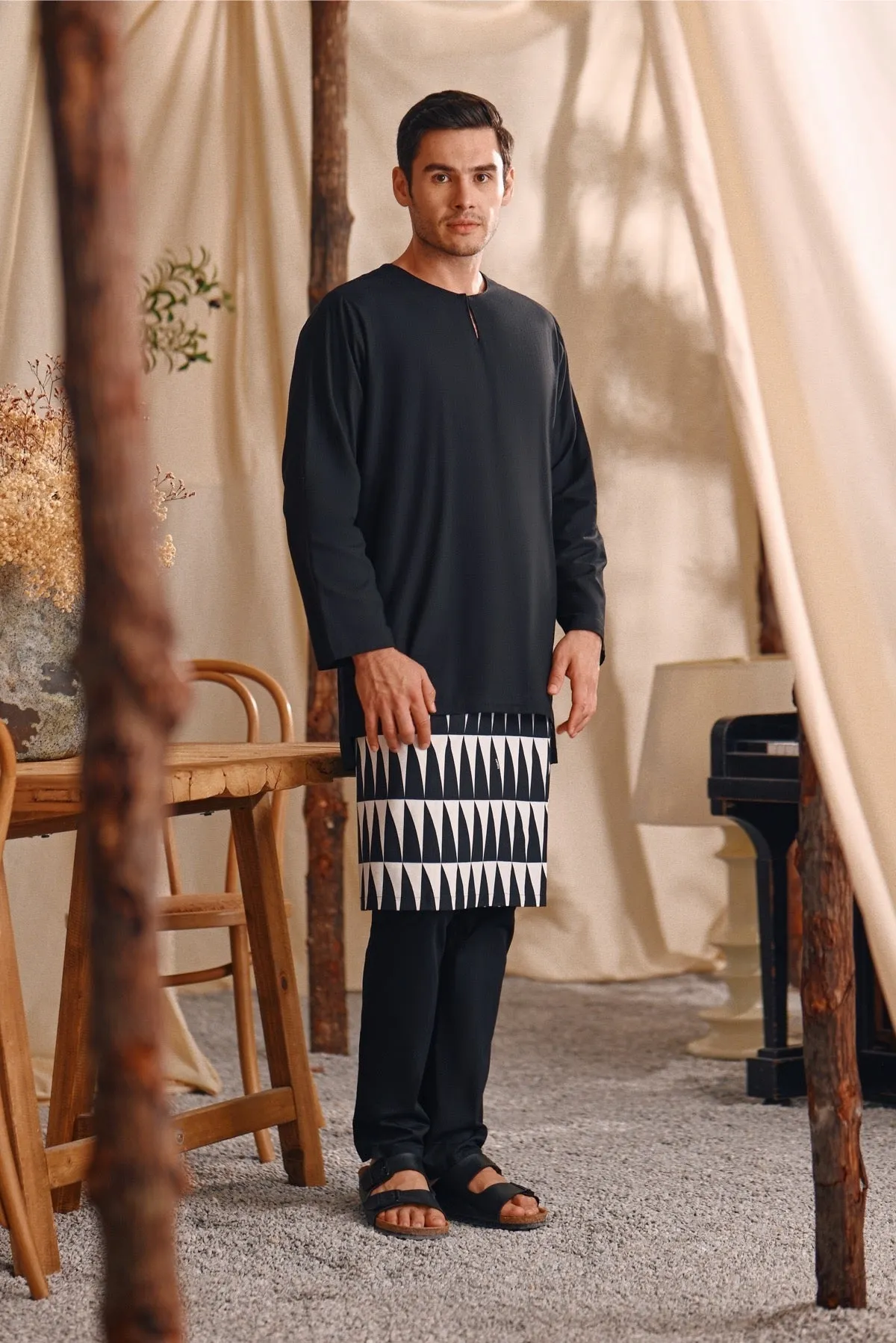 The Bayu Men Kurta - Black