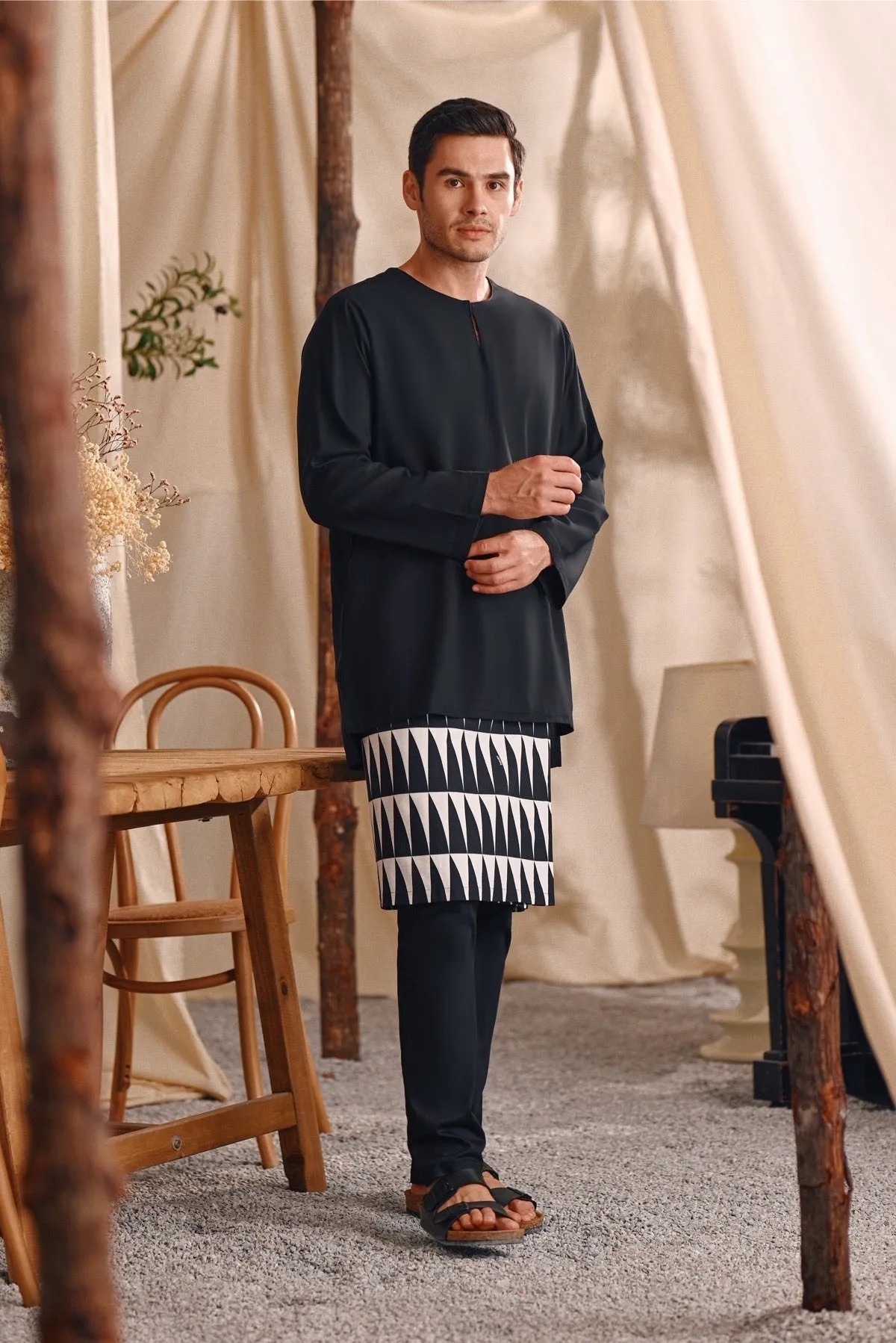The Bayu Men Kurta - Black
