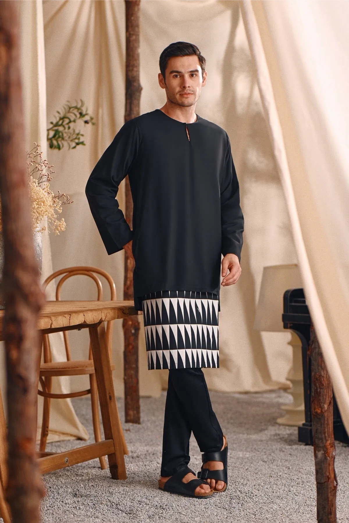 The Bayu Men Kurta - Black