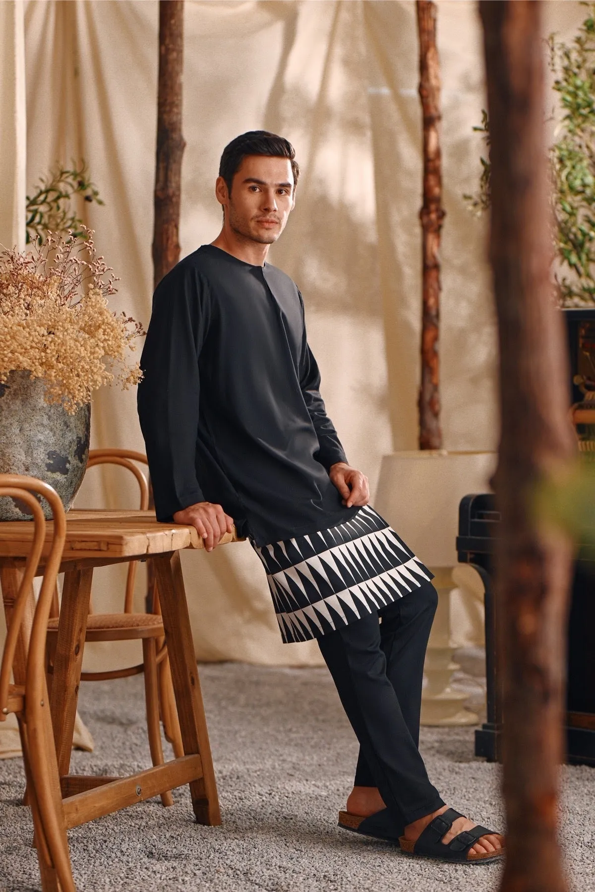 The Bayu Men Kurta - Black