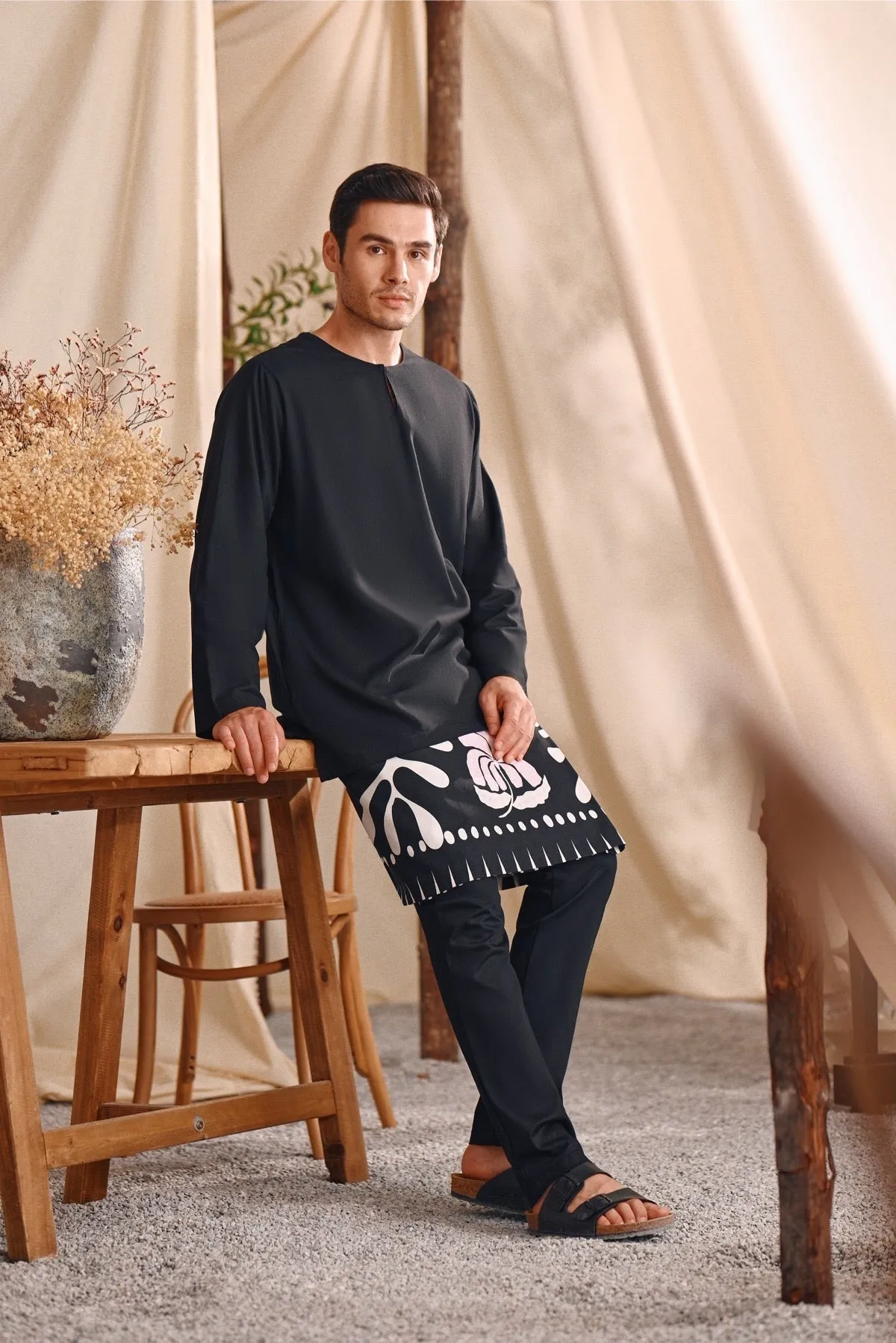 The Bayu Men Kurta - Black