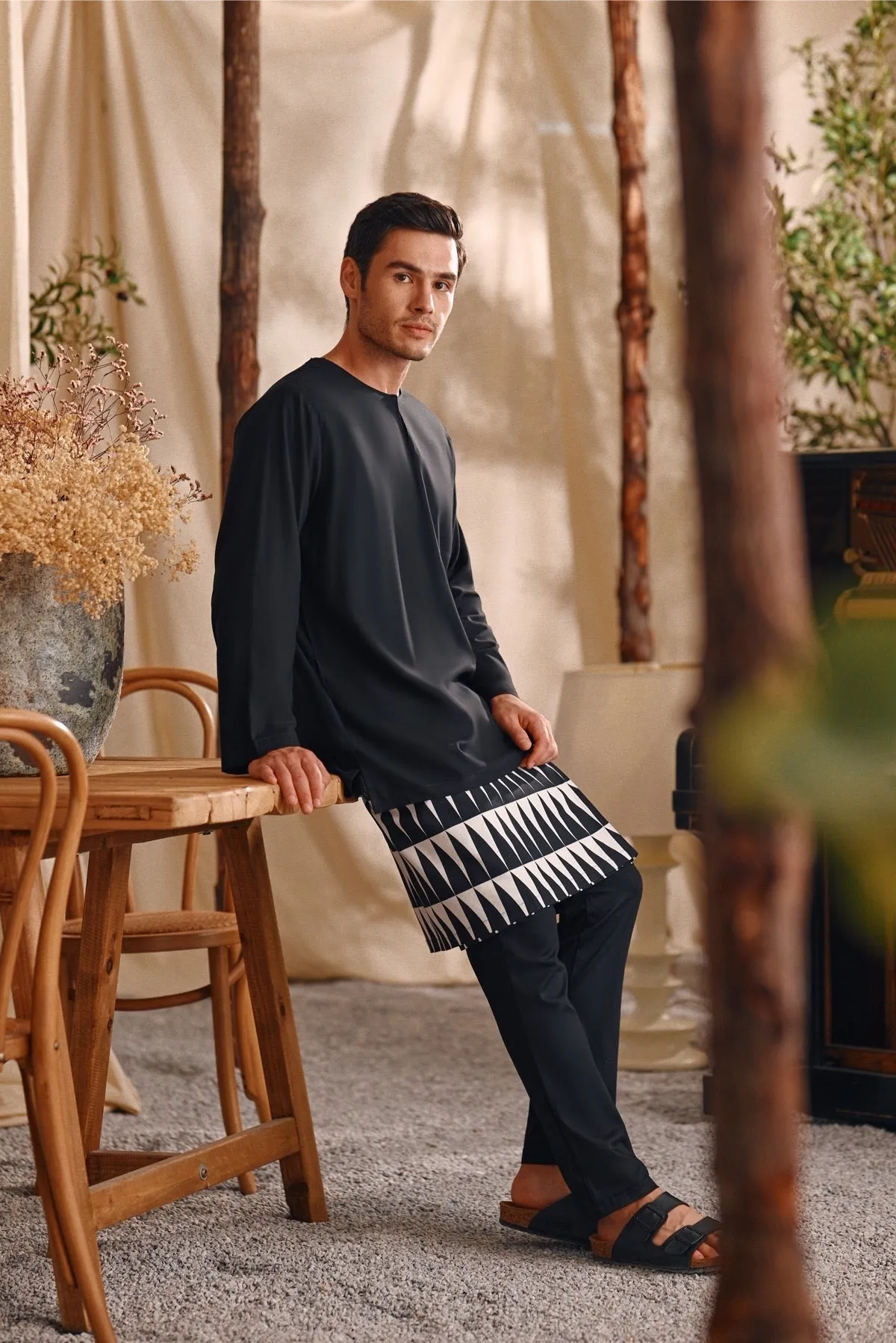 The Bayu Men Kurta - Black