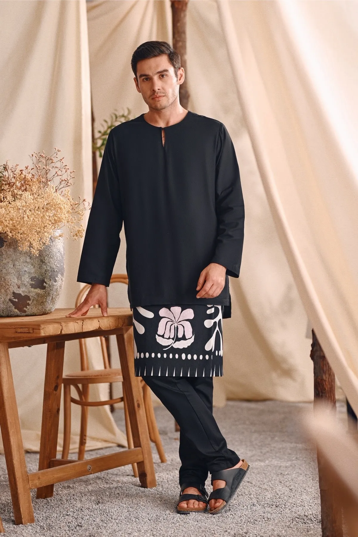 The Bayu Men Kurta - Black