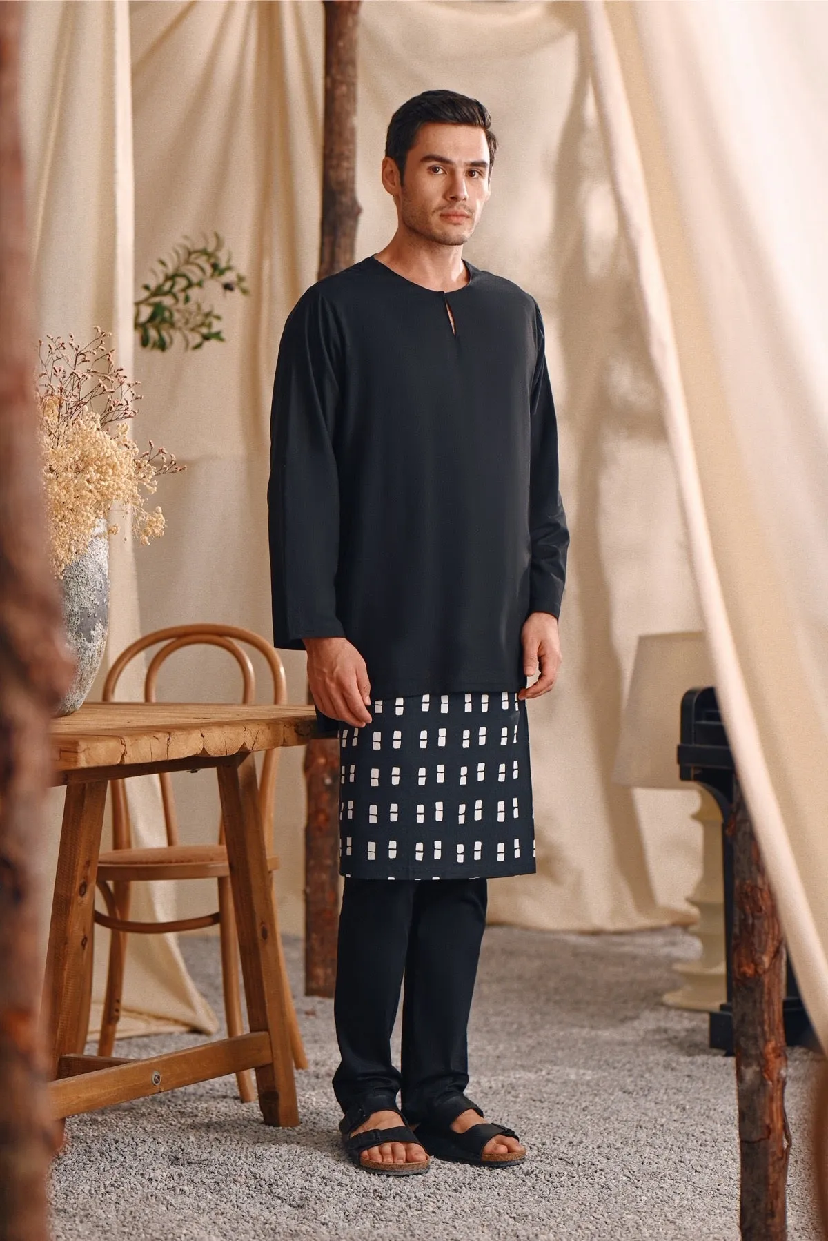 The Bayu Men Kurta - Black