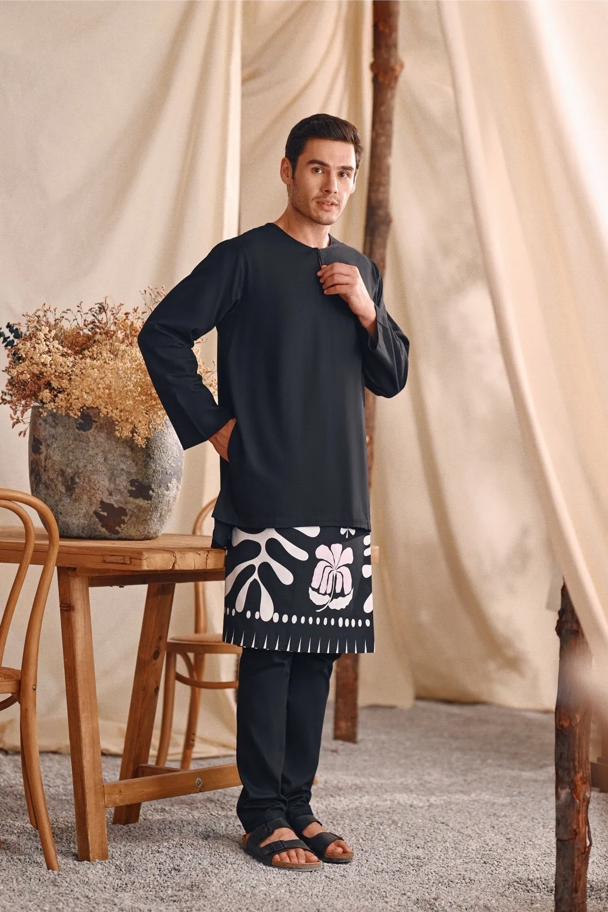 The Bayu Men Kurta - Black