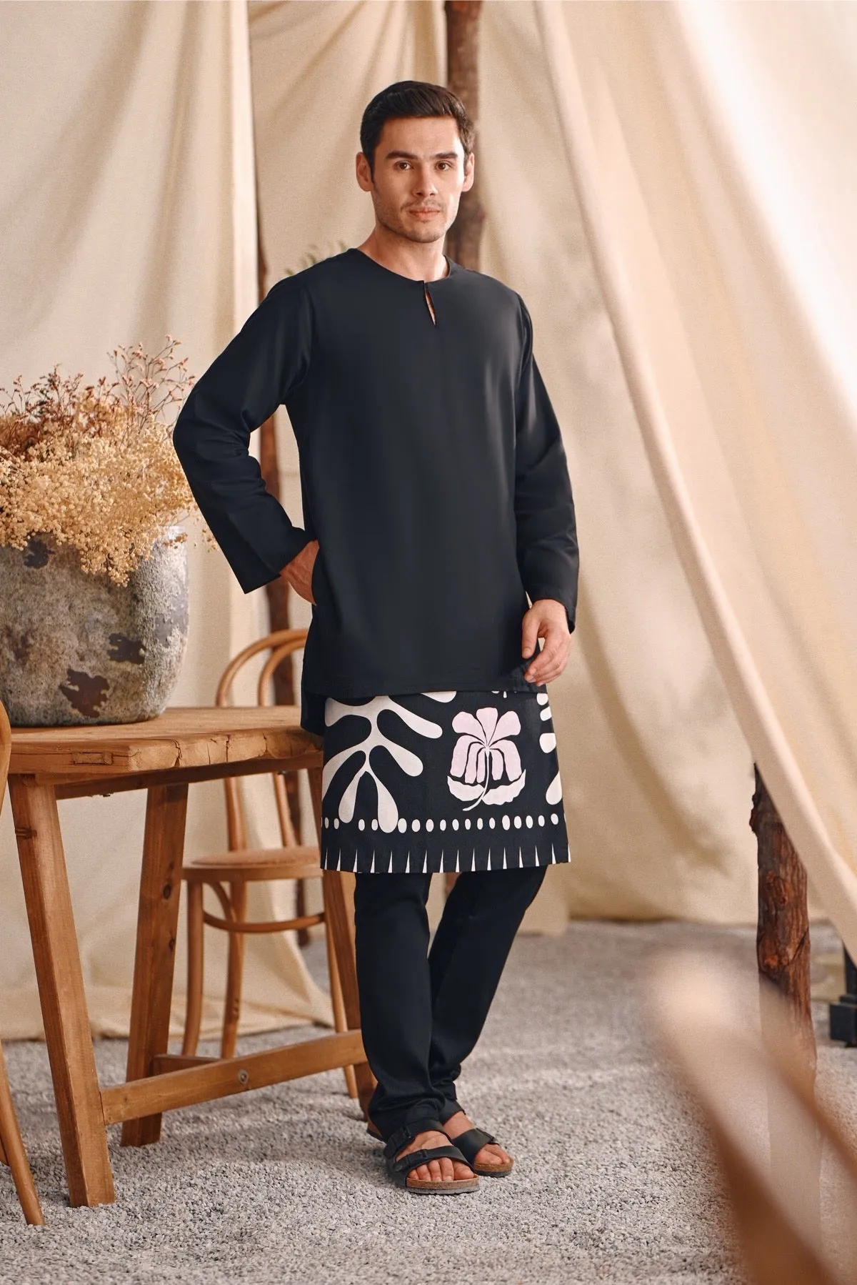 The Bayu Men Kurta - Black