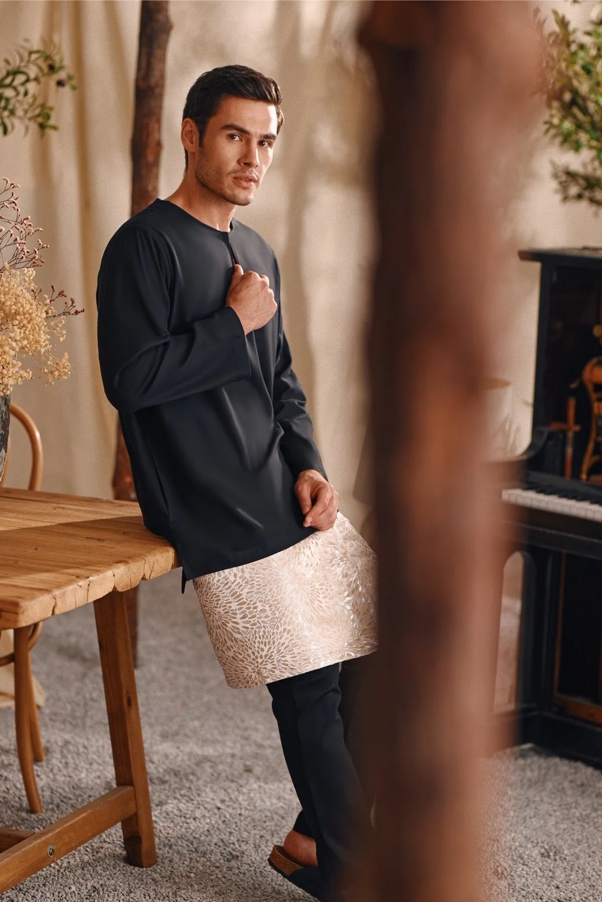 The Bayu Men Kurta - Black