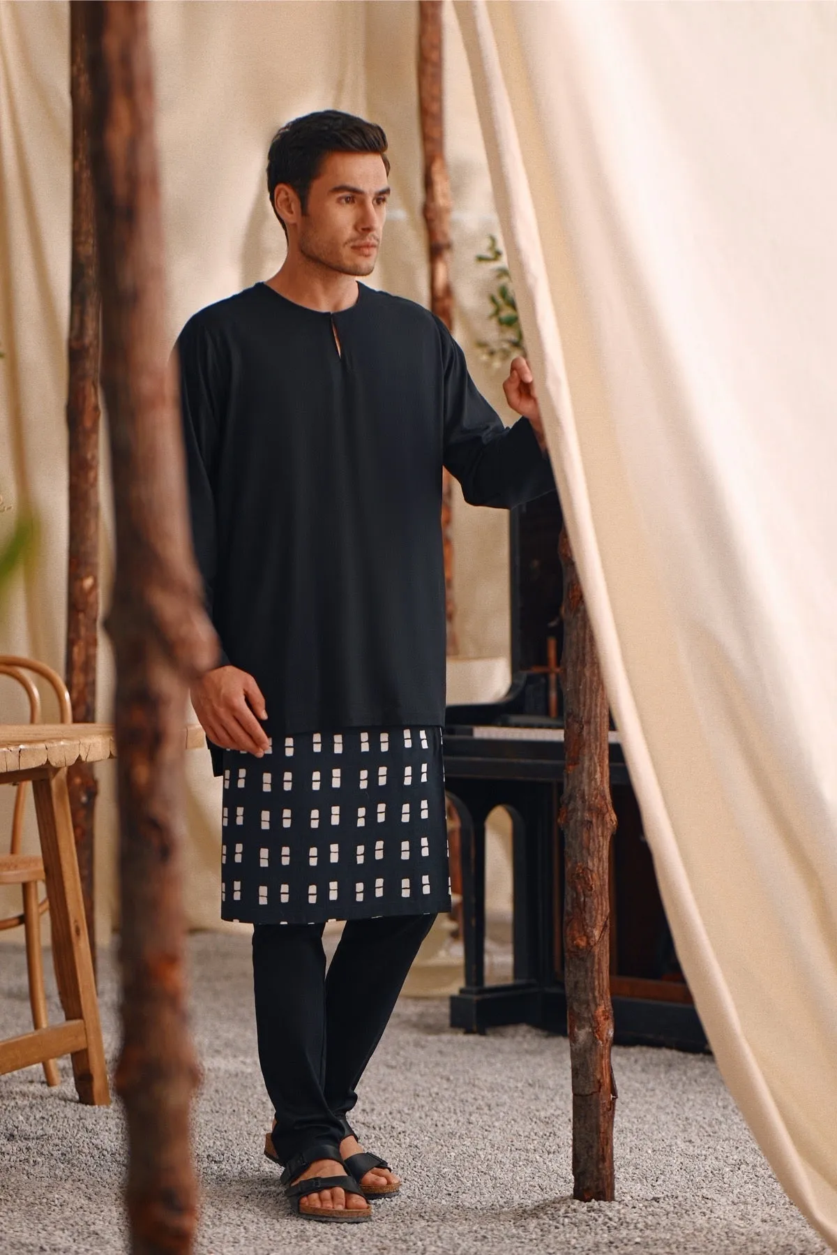 The Bayu Men Kurta - Black