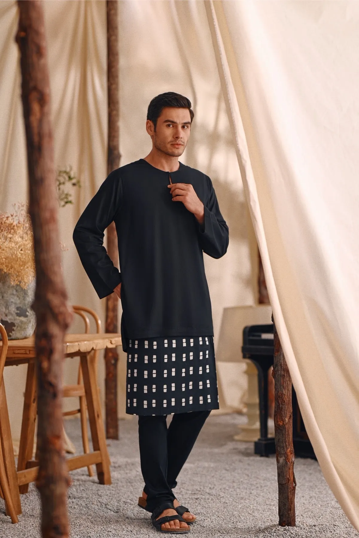 The Bayu Men Kurta - Black