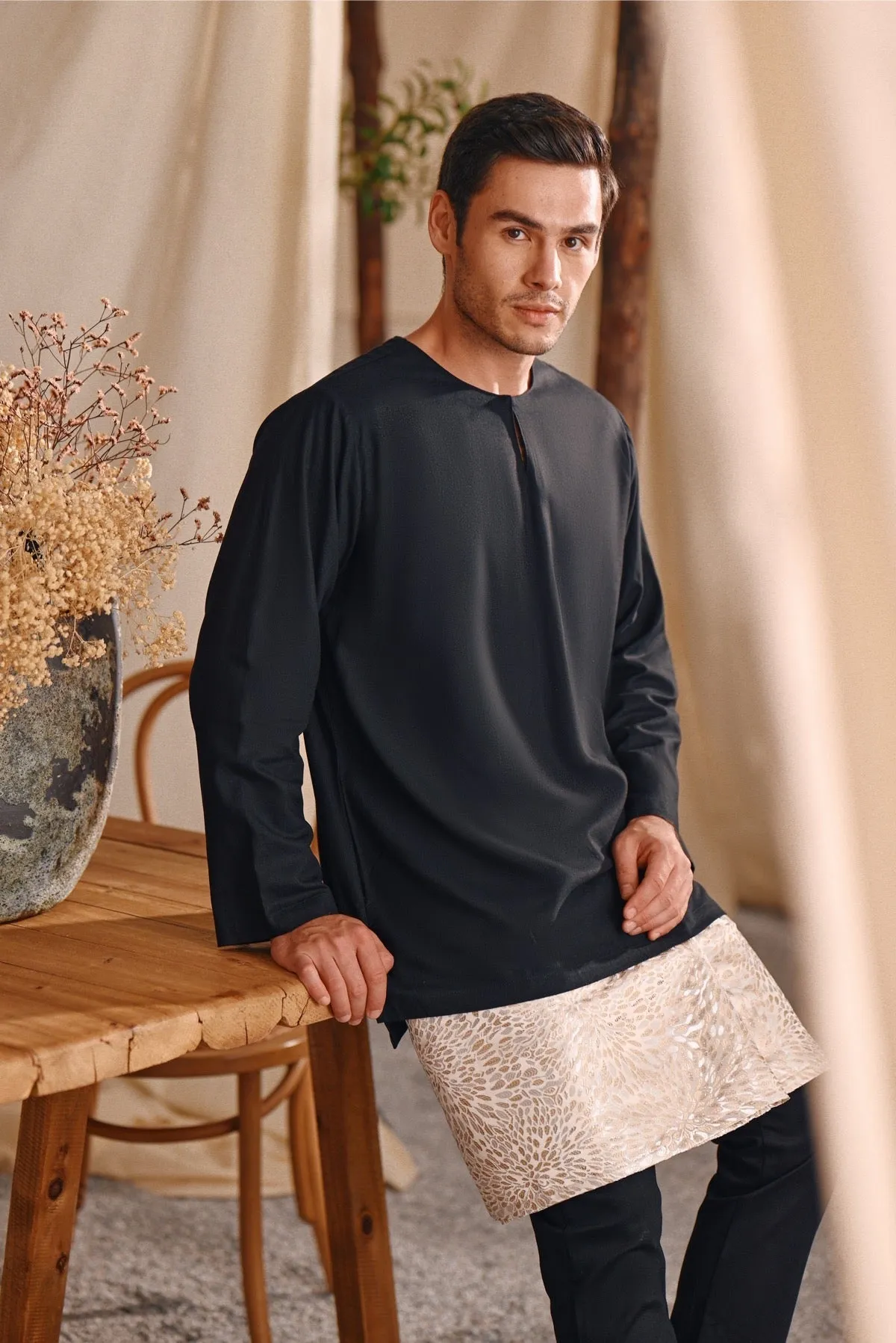 The Bayu Men Kurta - Black