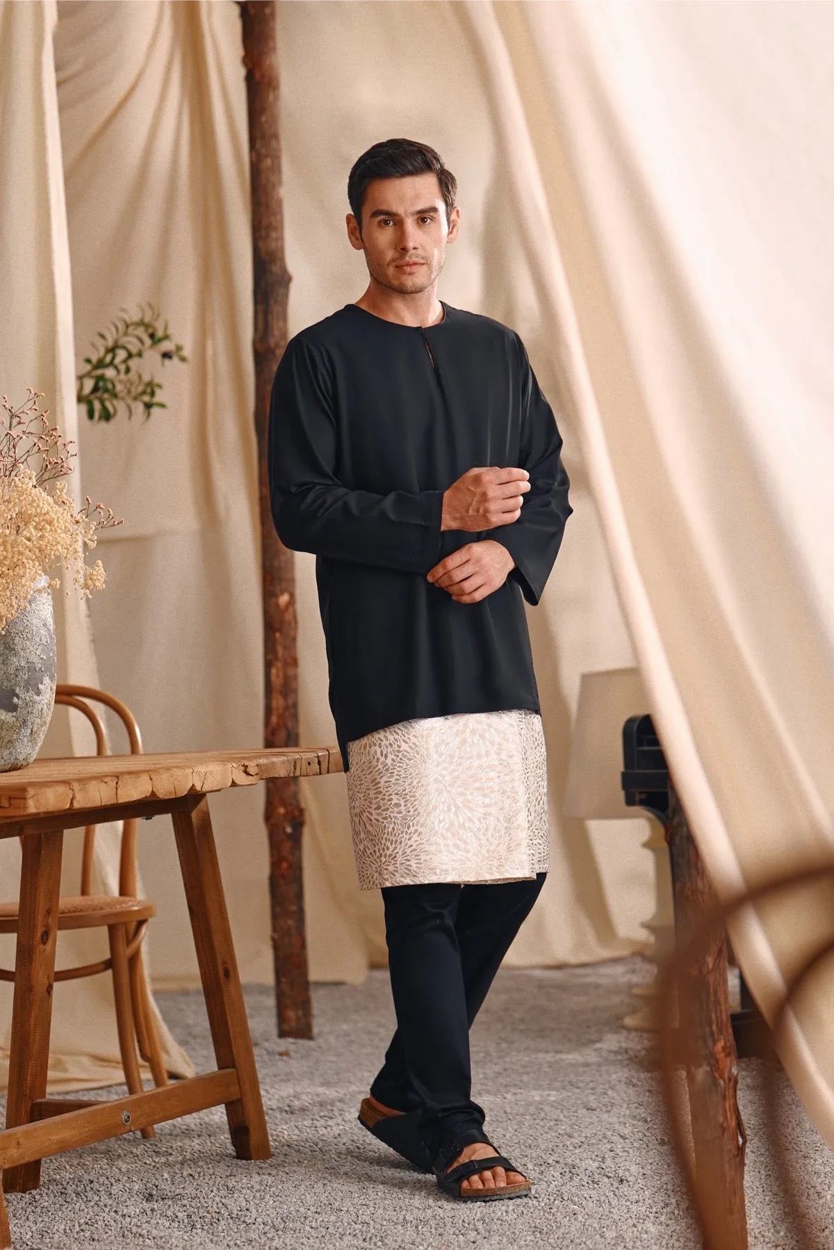 The Bayu Men Kurta - Black