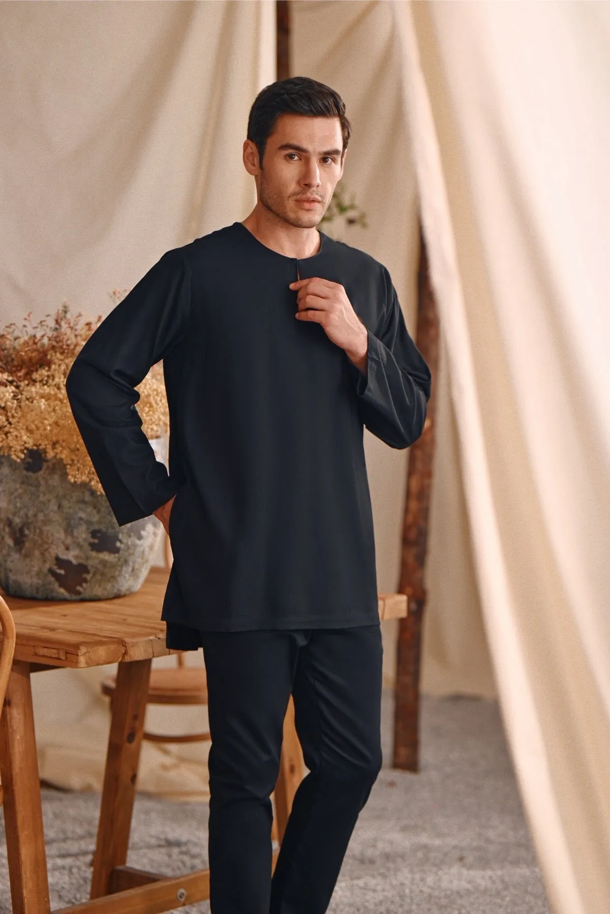 The Bayu Men Kurta - Black