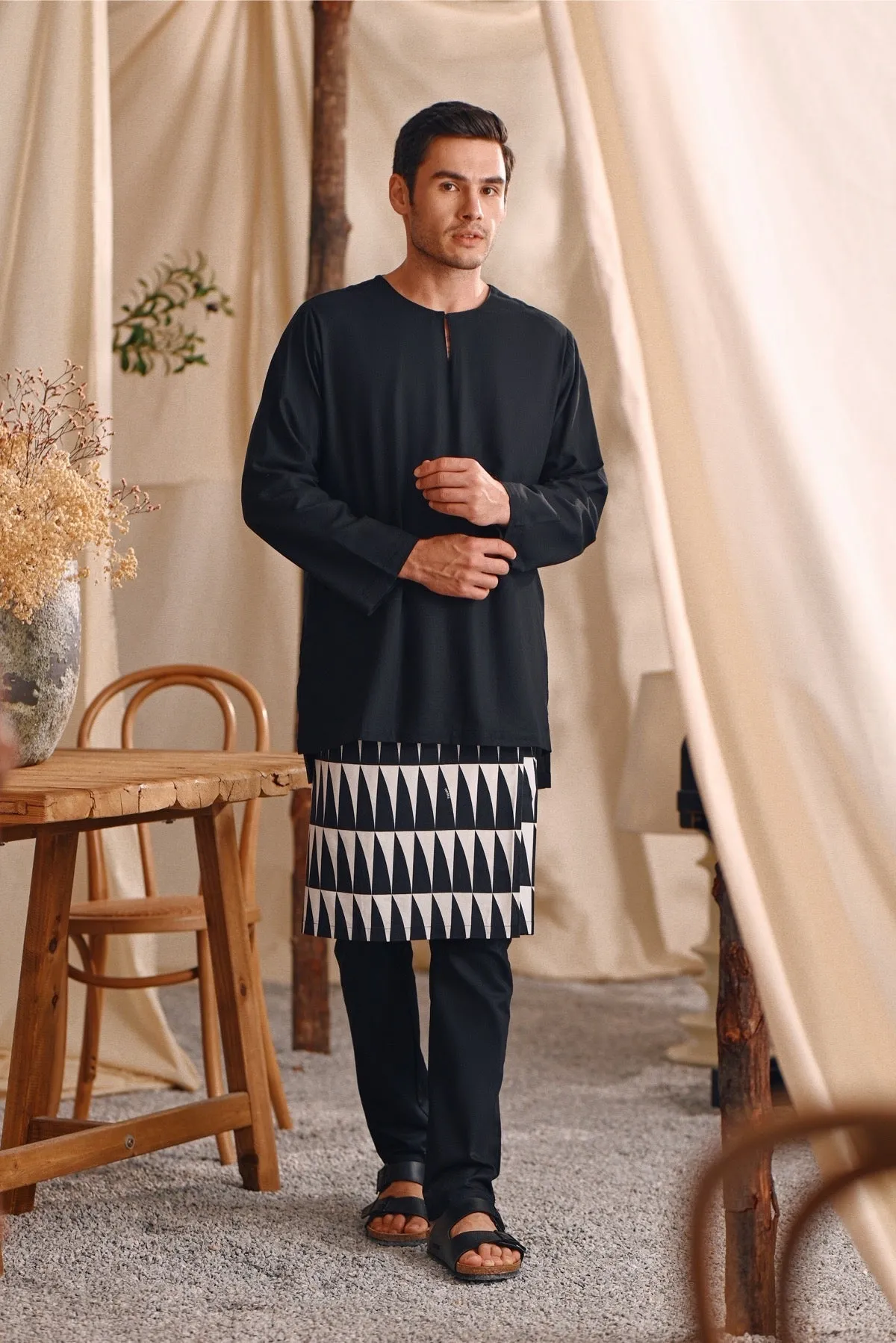 The Bayu Men Kurta - Black