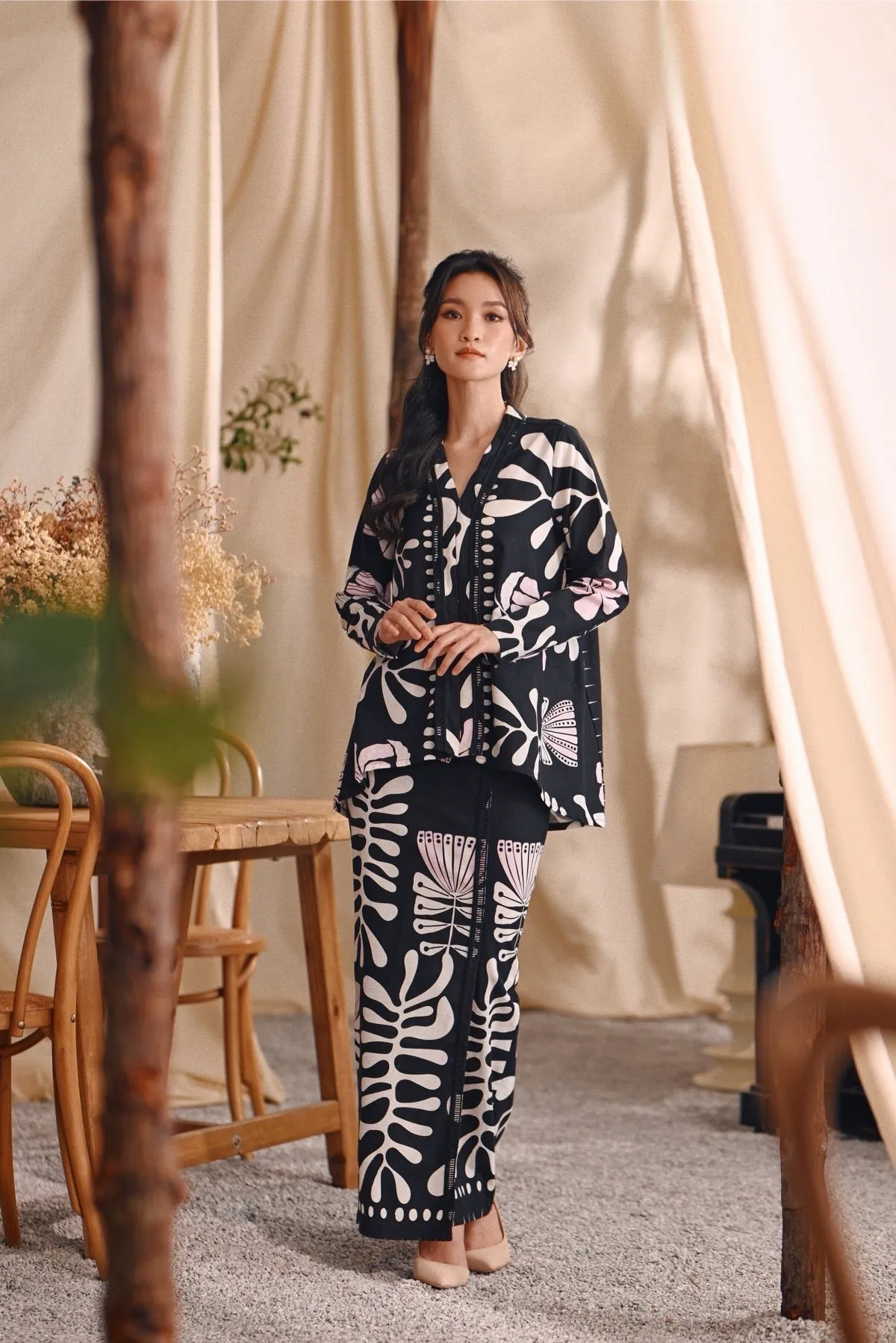 The Bayu Women Kebaya Top - Wild