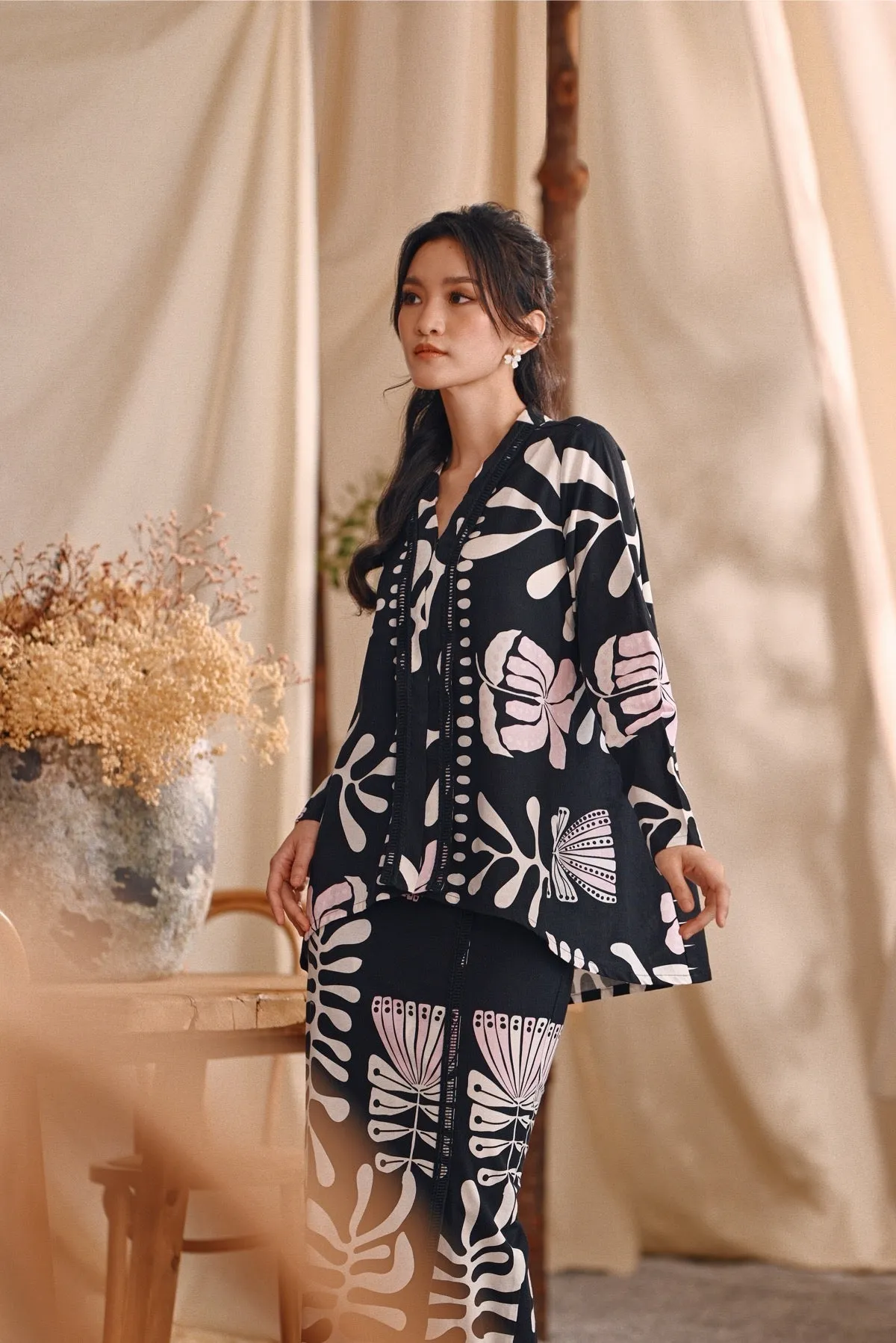 The Bayu Women Kebaya Top - Wild