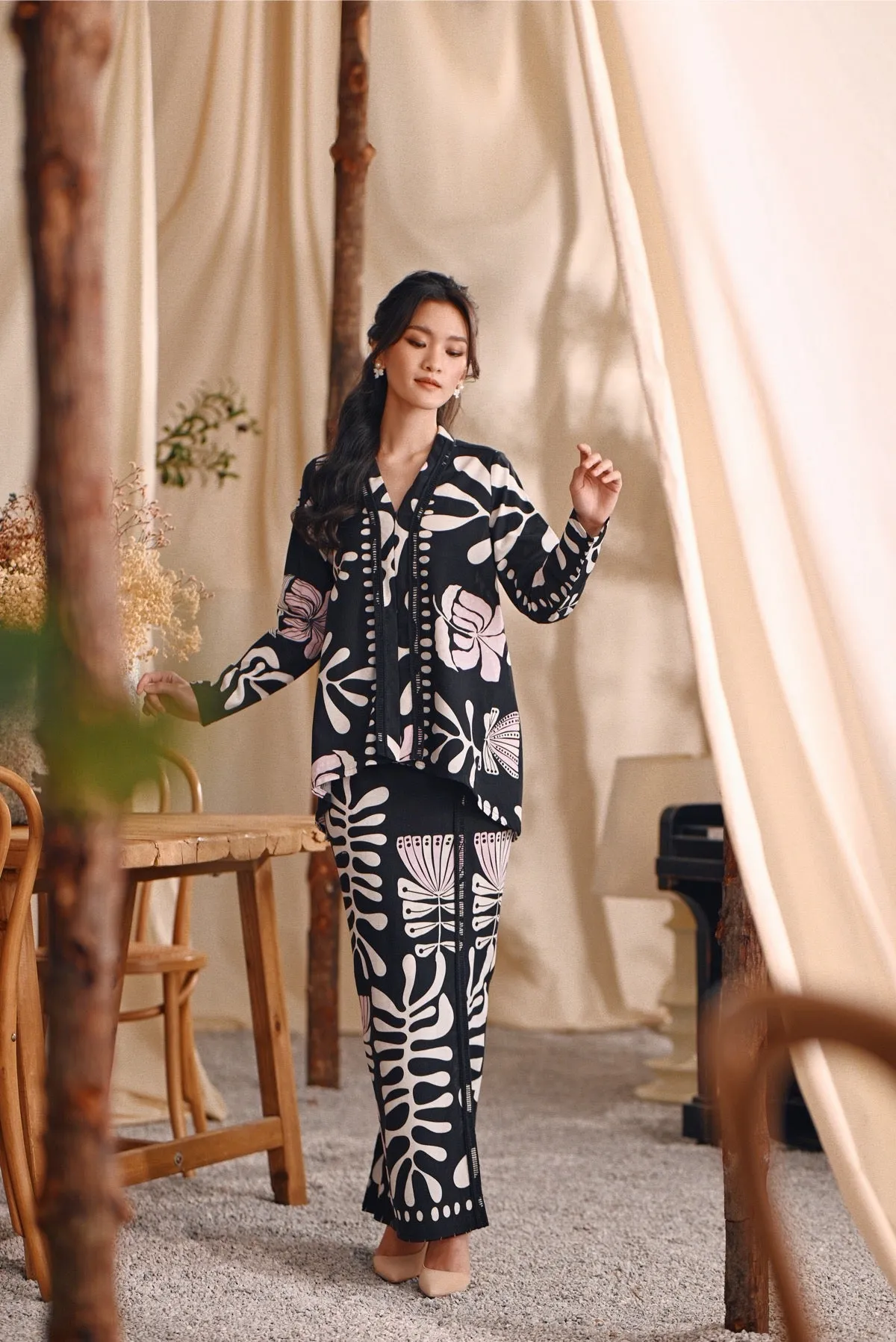 The Bayu Women Kebaya Top - Wild