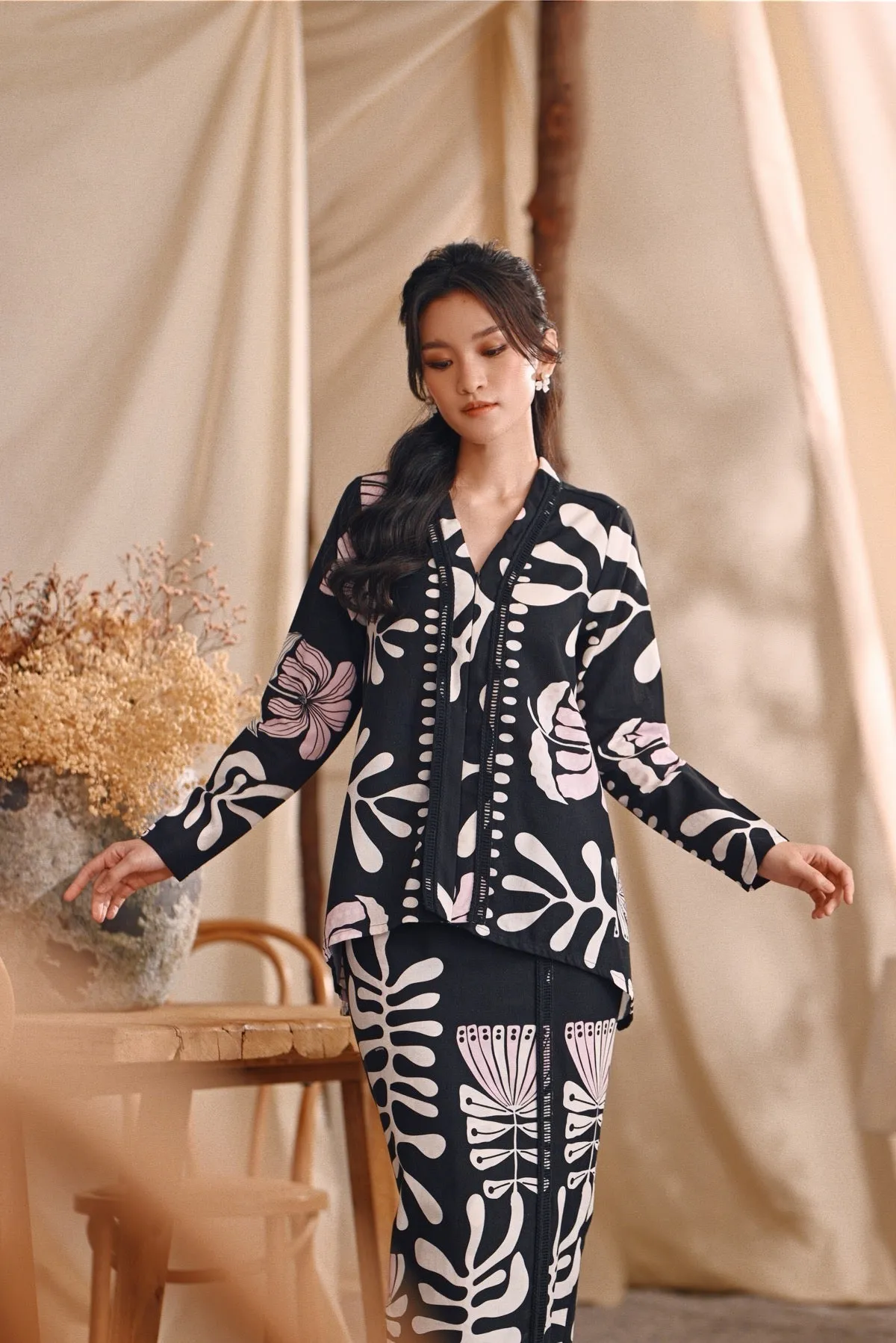 The Bayu Women Kebaya Top - Wild
