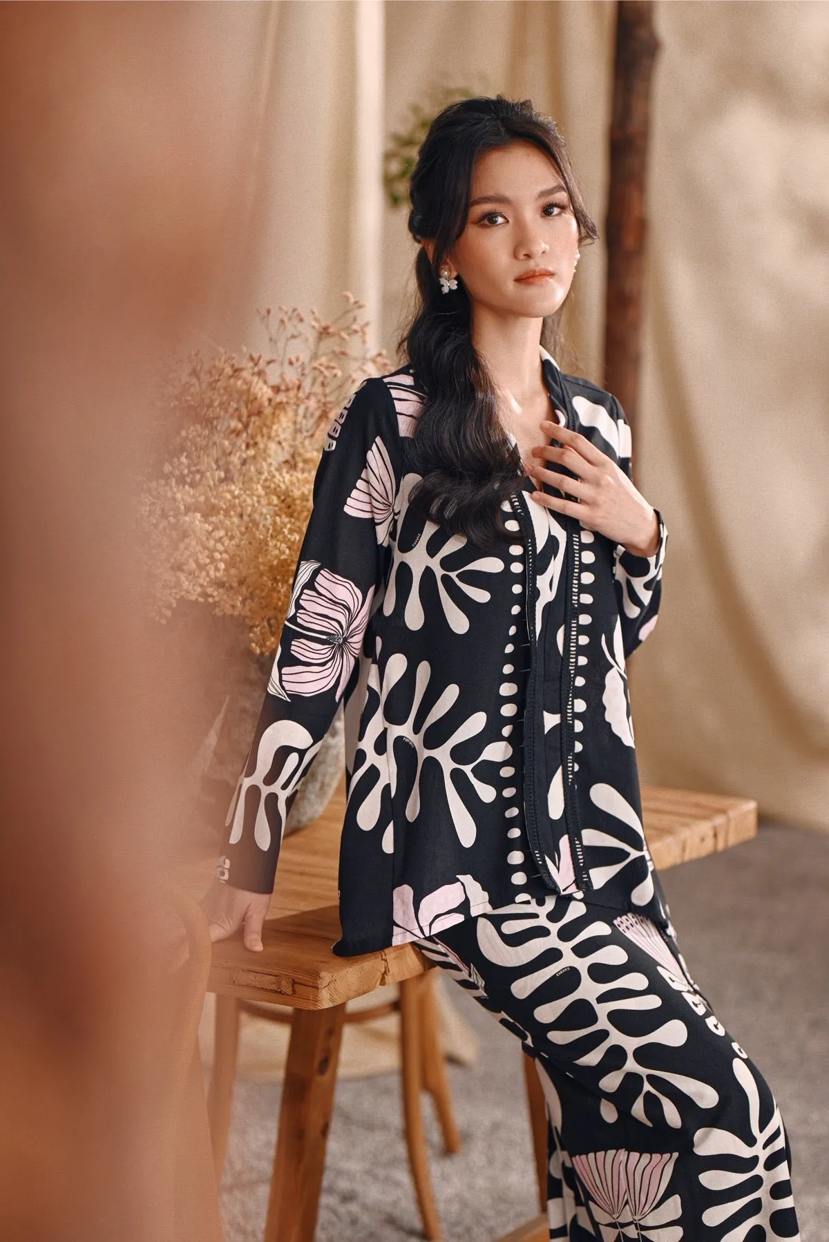 The Bayu Women Kebaya Top - Wild