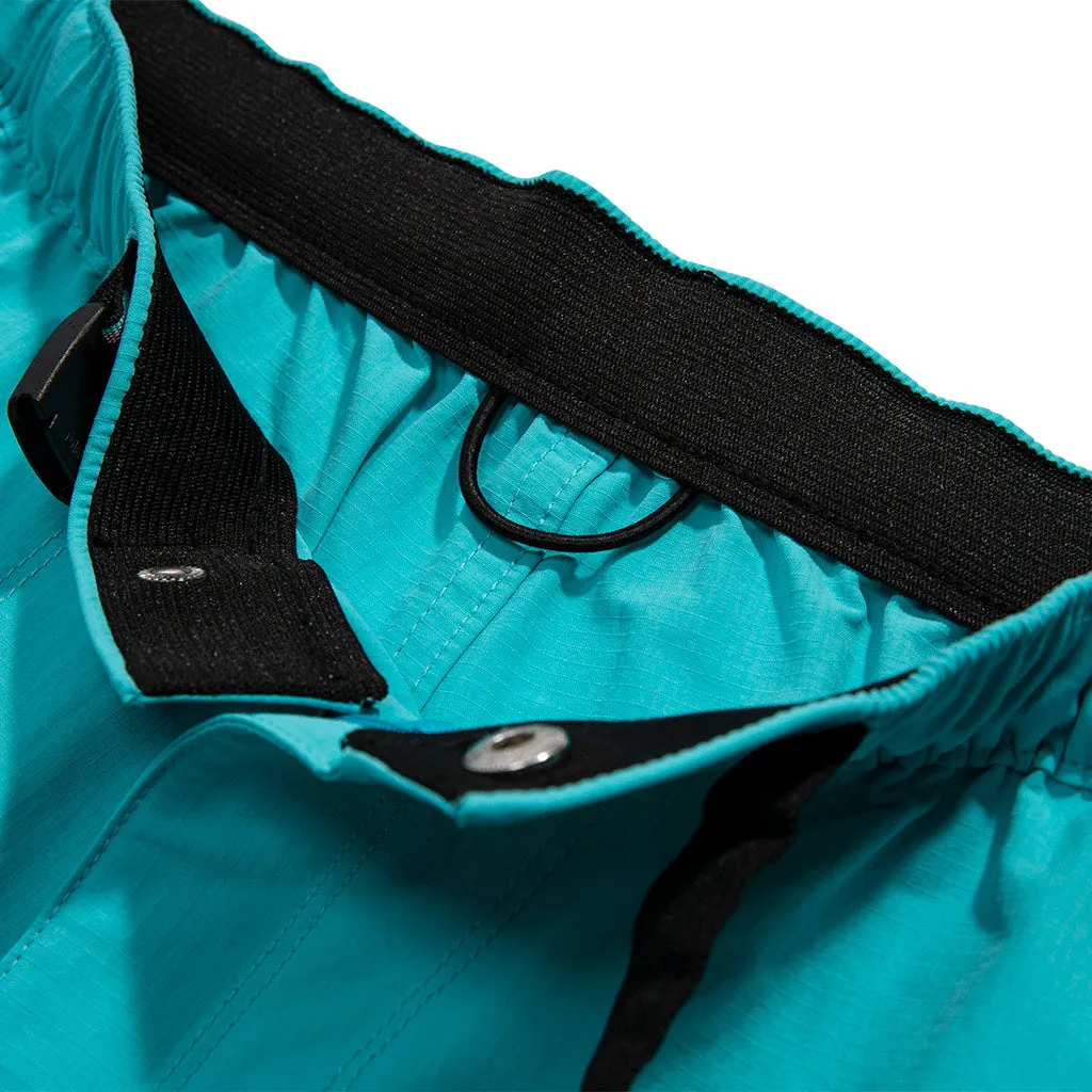 The Pebbles (Retro Outdoor Short)